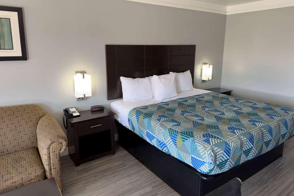 Days Inn By Wyndham Gonzales Rum bild