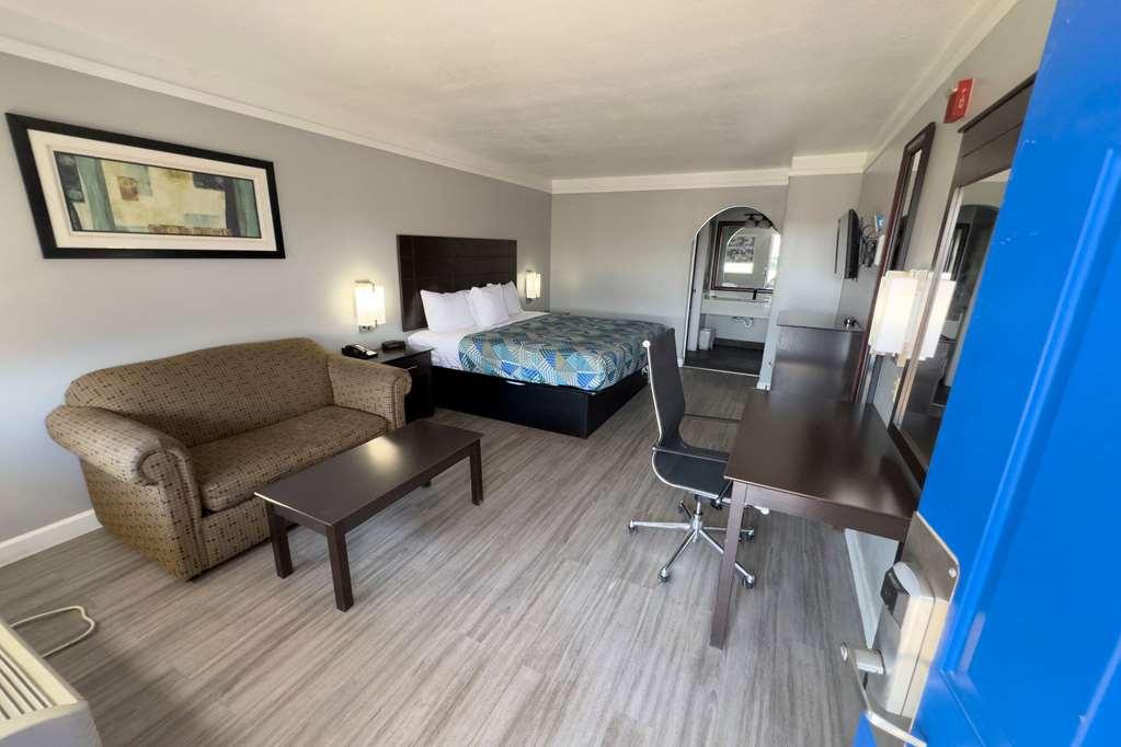 Days Inn By Wyndham Gonzales Rum bild