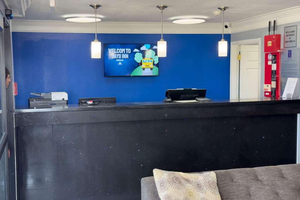 Days Inn By Wyndham Gonzales Inreriör bild
